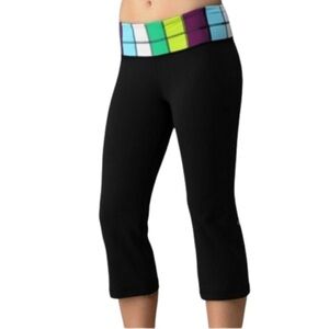Lululemon‎ Groove Cropped Legging Reversible 
Size 4 Color Black/Quilt